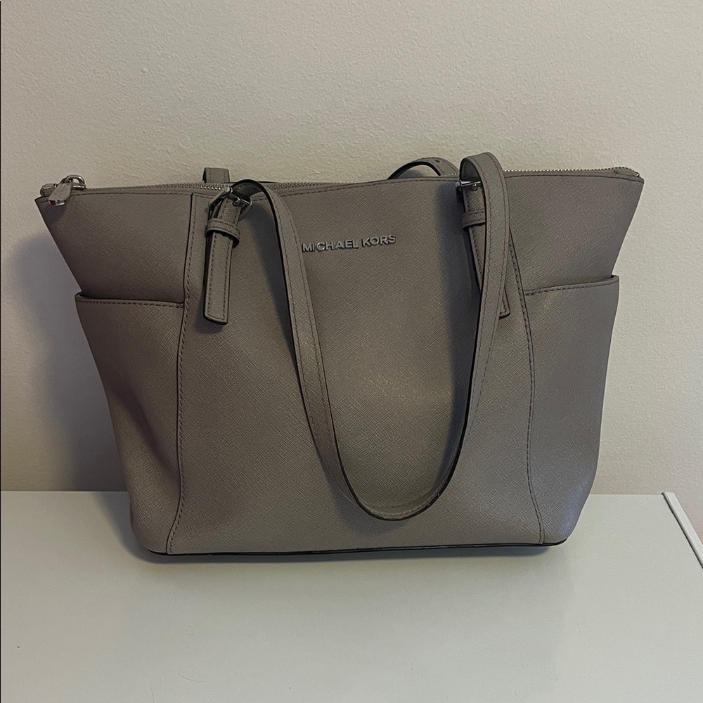Preowned Michael Kors Gray Tote Bag
